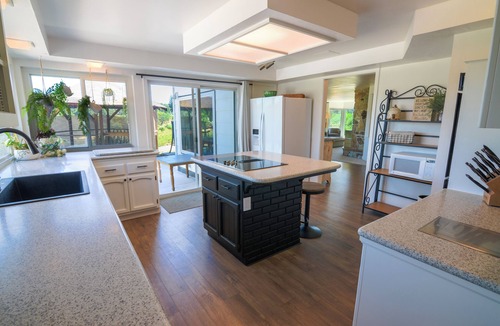 Apple Hill House | Retreat - Heart of Apple Hill 5-bedroom farmhouse in Camino