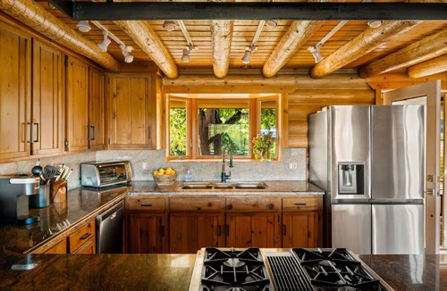 Canoga Park House | Retreat to the Rocks – Historic Film & Music Getaway