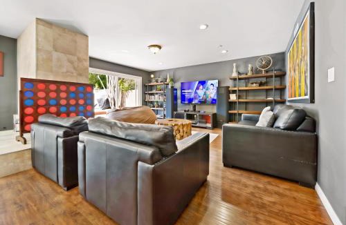 Reseda House | Retreat with Pool
