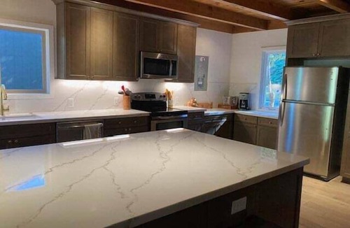 Tahoma House | Retro Home in Chamberlands - Beach Access
