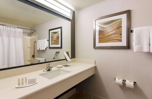 Emeryville Hotel | Revel in the Lap of Luxury! Heated Indoor Pool, Short Drive to Fox Theater!