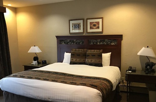 Tahoe Village Resort | Ridge Tahoe Resort 'D'(2 master suites)