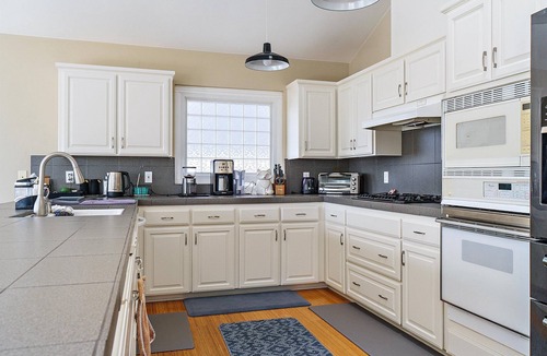 Park Hill House | Ridgecrest Retreat: 3 BR, 2.5 BA House in Cambria, Sleeps 6
