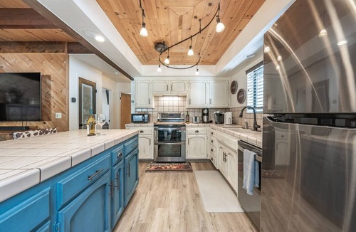 West Village Cabin | Ridgeview Retreat ~ Where Location Meets Comfort (AC!)