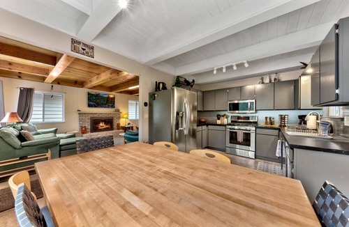 Christmas Valley House | River Front Chalet, quiet location 2782B