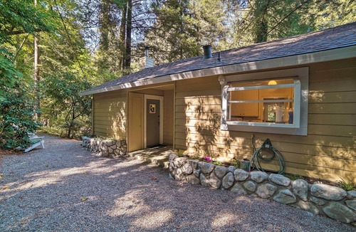 Ben Lomond Cottage | Riverfront Cottage in Redwoods w/Decks + Beach!