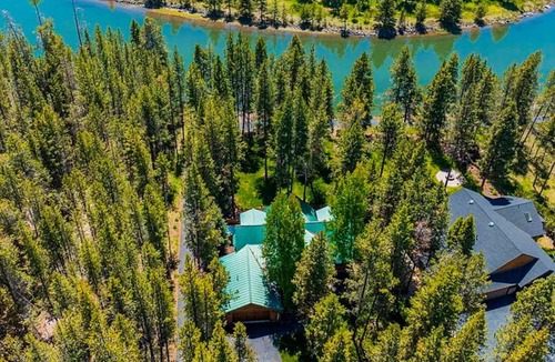 Three Rivers House | Riverfront log cabin style home with full kitchen deck washer & dryer and WIFI
