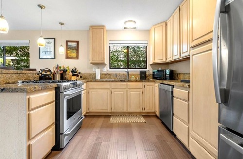 Guerneville House | Riverfront Playcation! Dock~Hot Tub~Game Room~Dogs OK–Lily Pad
