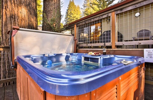 Guerneville House | Riverfront Playcation! Dock~Hot Tub~Game Room~Dogs OK–Lily Pad