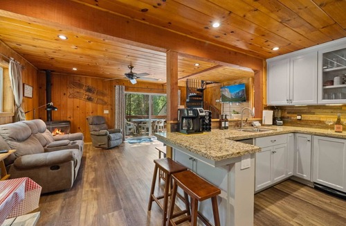 Strawberry House | Rivers Resort Cabin #4