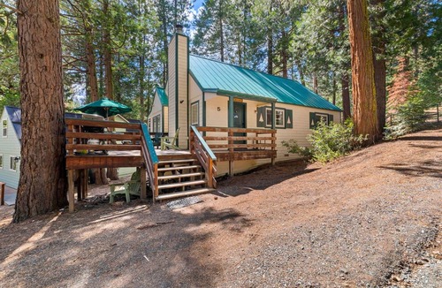 Strawberry House | Rivers Resort Cabin #5