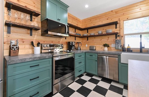 Strawberry Cabin | Rivers Resort Cabin #1 "Millport"