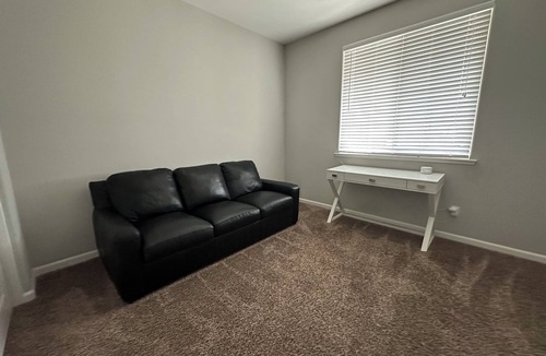 Herndon House | Riverside Retreat - 5 bedroom & 3 Bathroom with Wifi, AC, Washer & Dryer!