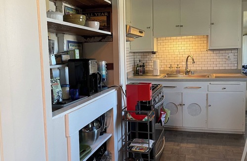 Shafter House | Rockridge Private Upper 2BR Flat - Comfort & Artsy Charm in a Major Foodie Haven