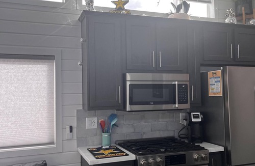 Parker Strip House | Rockstar | Private Hot Tub | Deluxe River views at Roadrunner Resort