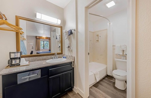 Carson City Hotel | Rodeway Inn at Nevada State Capitol