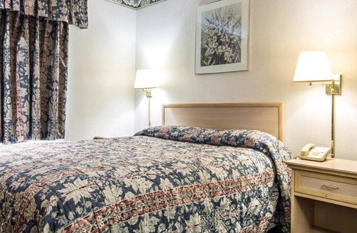 North Fremont Street Hotel | Rodeway Inn Monterey Near Fairgrounds