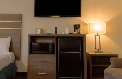 Merced Hotel | Rodeway Inn Near University-Gateway to Yosemite
