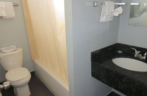 San Pablo Hotel | Rodeway Inn San Pablo Hilltop