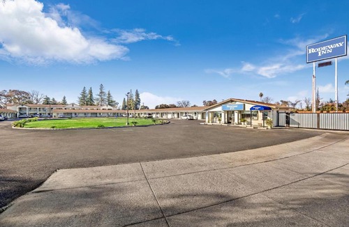 Stockton Hotel | Rodeway Inn Stockton Highway 99