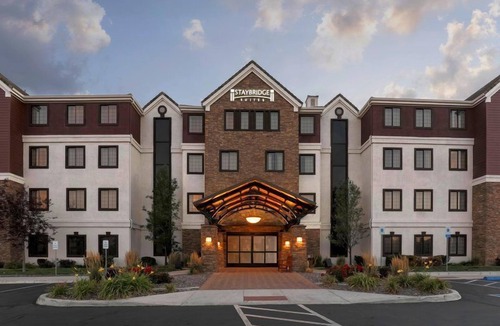 Reno/Tahoe Airport Condo | Roll-In Shower Accessible 1-BR | Free Breakfast & Pool