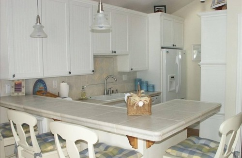 Seabright Cottage | Romantic Cottage at Seabright Beach - Steps to the Sand