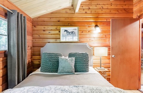 Cazadero Cabin | Romantic Creekside Cabin in a Redwood Forest