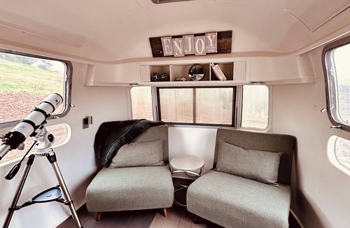 Santa Clarita House | 🌿 Romantic & Private Airstream Retreat Surrounded by Nature