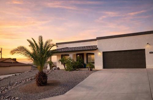 Lake Havasu City Villa | Romantic Retreat - Cozy Villa - Private Hot Tub