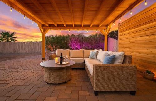 Lake Havasu City Villa | Romantic Retreat - Cozy Villa - Private Hot Tub