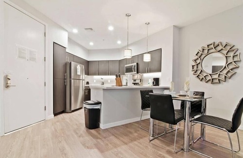Menlo Park Apartment | Rooftop Sky Lounge w/BBQ & Fire Pit | Near Stanford Hospital