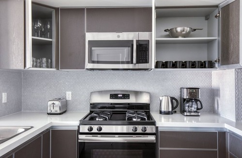 Sawtelle Apartment | Roomy Brentwood 2BR w/Gym, Rooftop & W/D, near UCLA, by Blueground