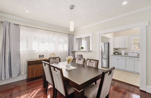 Raisin House | Roomy/Comfy 2B/1Bth w Dinning Room