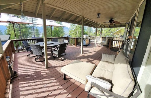 Bass Lake Cabin | Rosales Family Lake House in Bass Lake with Boat slip