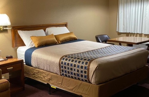 Lovelock Hotel | royal inn