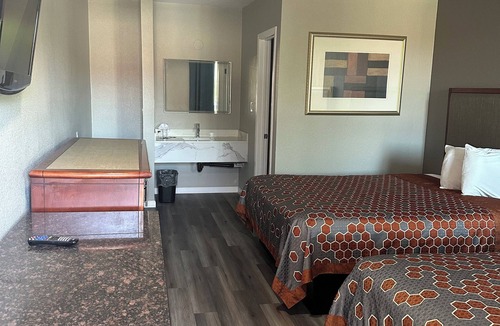 Tracy Hotel | ROYAL MOTEL TRACY LLC
