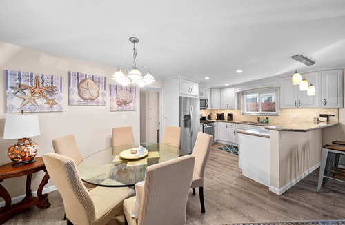 Balboa Island House | Ruby Villa A - Stay for 6!