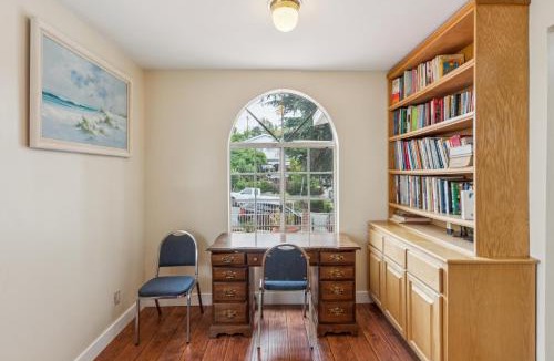 Los Feliz House | Russell House Near Hollywood & Griffith Park