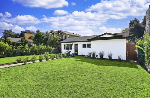 Monrovia House | Rustic 3-BR Cottage with Pool