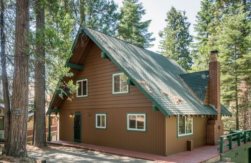 West Village Cabin | Rustic cabin with wood fireplace & gorgeous views - close to Shaver Lake