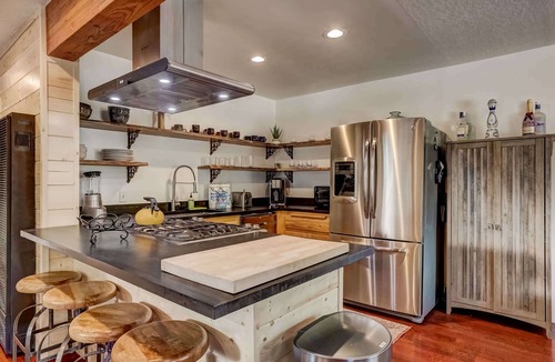 Christmas Valley House | Rustic Haven - Hot tub & Pet friendly