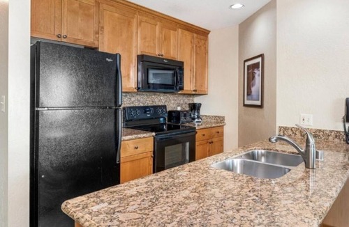 Tahoe Village Apartment | Rustic Mountain Retreat w/Hot Tubs, Sauna & Family Lounge l 3 Rooms w/Kitchen