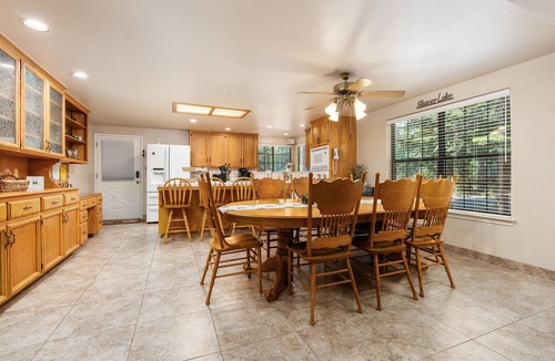 Shaver Lake Cabin | Rustic Pines | Fun Game Cabin in East Village