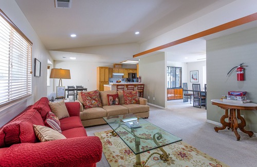 Coarsegold House | Rustic Retreat Yosemite w/Hot tub, Game room, EV L2 charger & Fire Pit