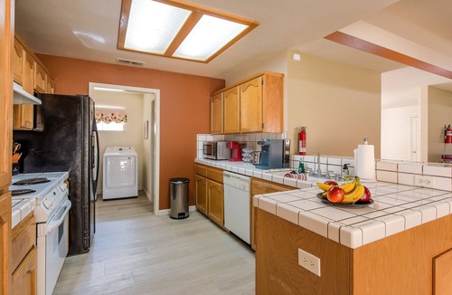 Coarsegold House | Rustic Retreat Yosemite w/Hot tub, Game room, EV L2 charger & Fire Pit