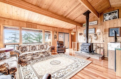 Eastsound House | Rustic Waterfront Cabin in Eastsound with Private Beach Access and Ocean Views
