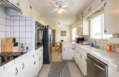Roosevelt House | RV/Trailer Parking - Simple & Stylish Remodel