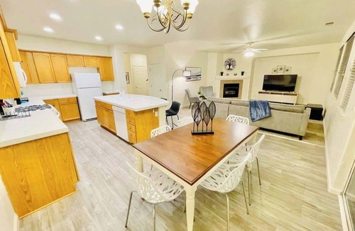 Reno House | S Reno/5Bedroom/3Bath/Sleeps18