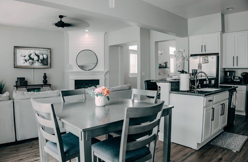 Reno House | S. Reno FamilyFriendly Large Home. Close to many ski resorts including Mt. Rose