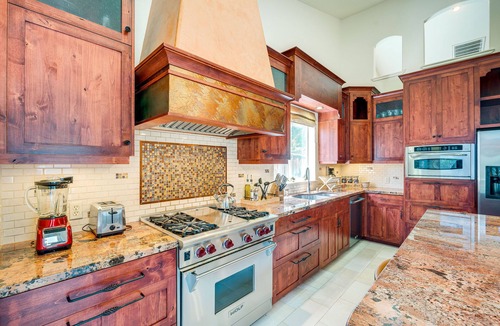 Sacramento House | Sacramento Home w/Fire Pit: 15 Mi to Downtown!